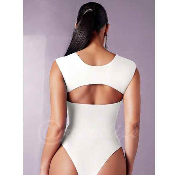 White Slim Fit Bodysuit Sweetheart Décolleté Neckline - Picture 3 of 8
